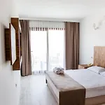 Bartu Hotel *