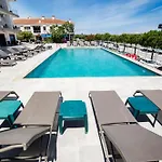 Bartu Hotel *